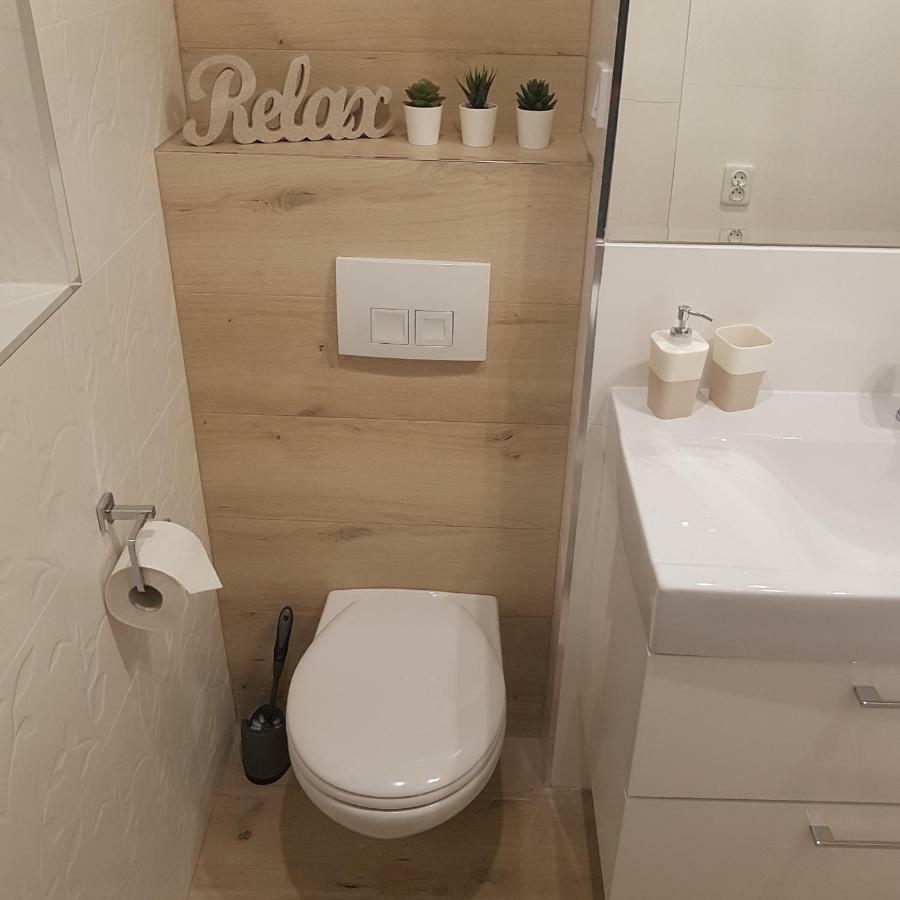 Red Rose Apartament -Parking -Taras- Faktura Vat Kielce Exteriör bild